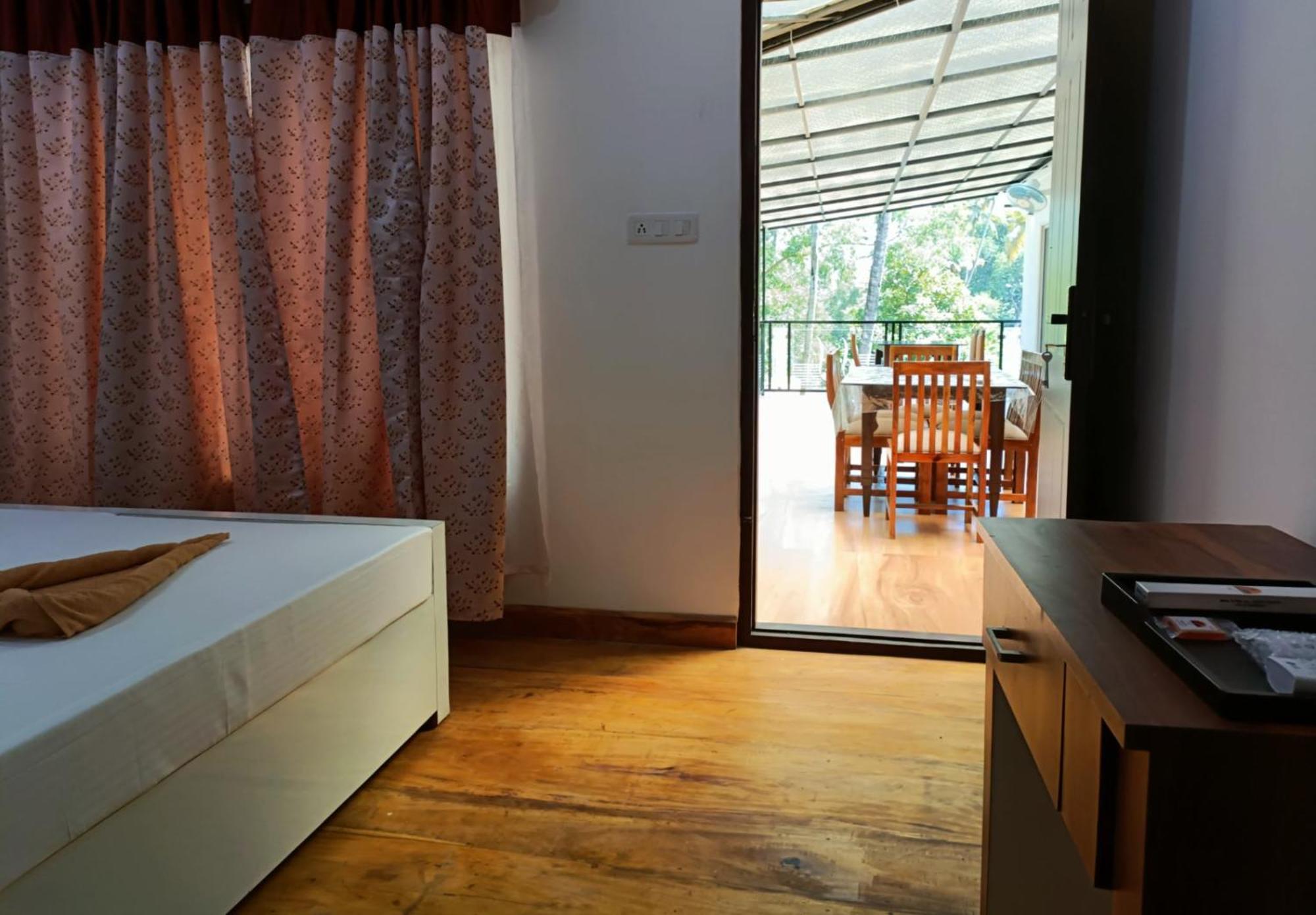 Koshy'S Beach Front Homestay Марарикулам Екстериор снимка